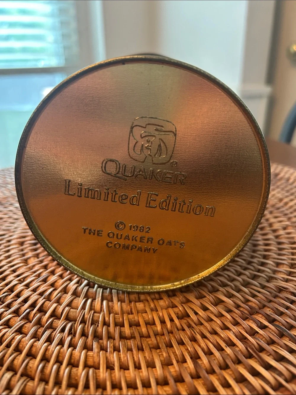 Quaker Old Fashioned Quaker Oats Decorative Tin — Red and Black 1982